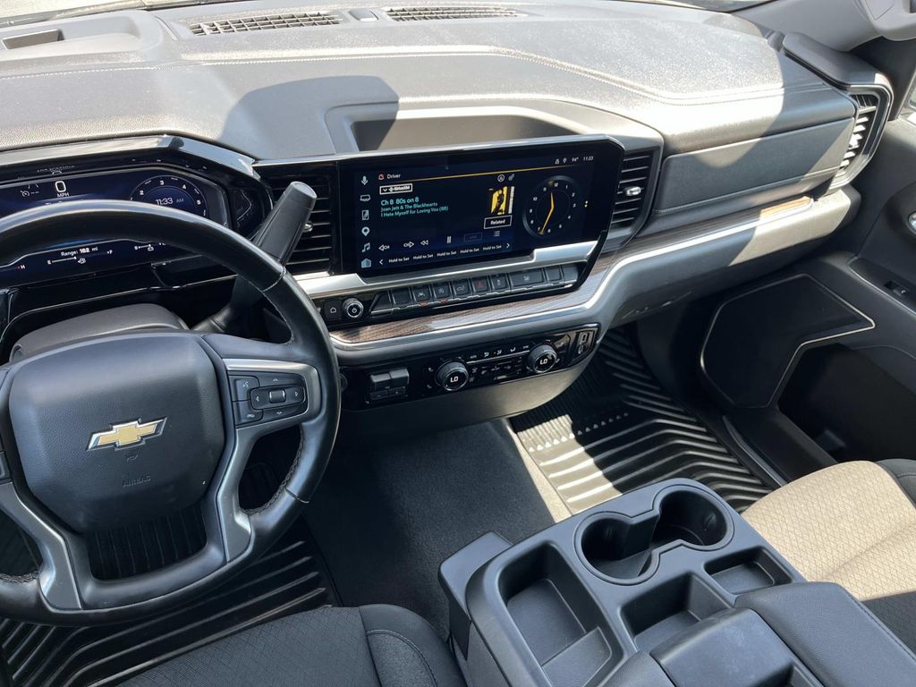 2025 Chevrolet Silverado 1500 LT - Photo 14