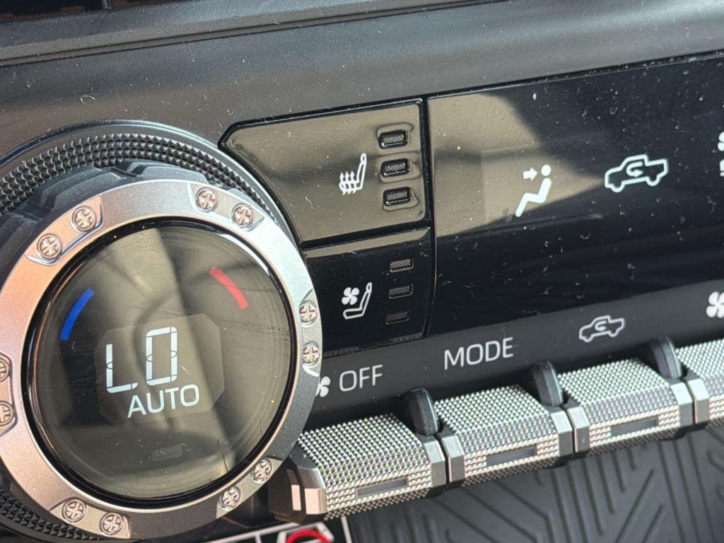 2024 Toyota Tacoma SR5 - Photo 38