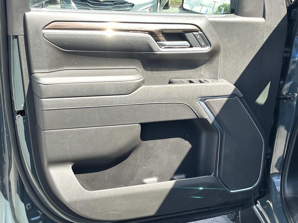 2025 Chevrolet Silverado 1500 LT - Photo 24