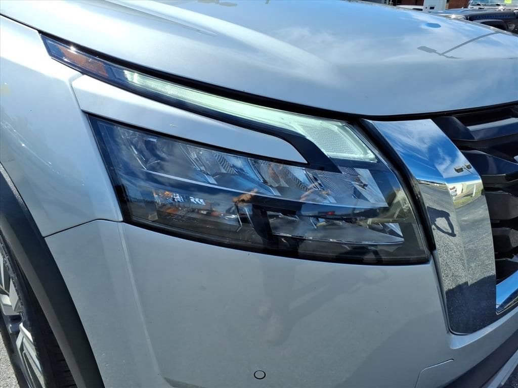 Used 2025 Nissan Pathfinder SL SUV