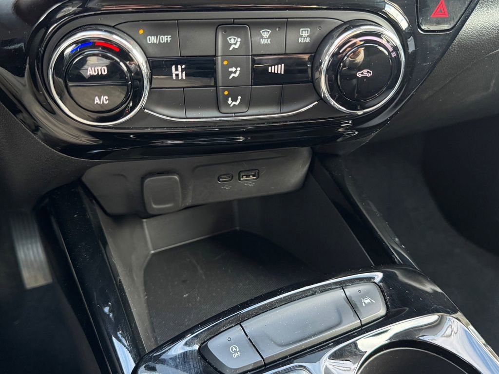2025 Chevrolet Trax LT - Photo 23