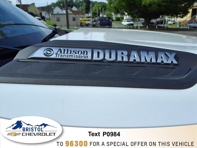 2024 Chevrolet Silverado 2500HD Custom photo 2