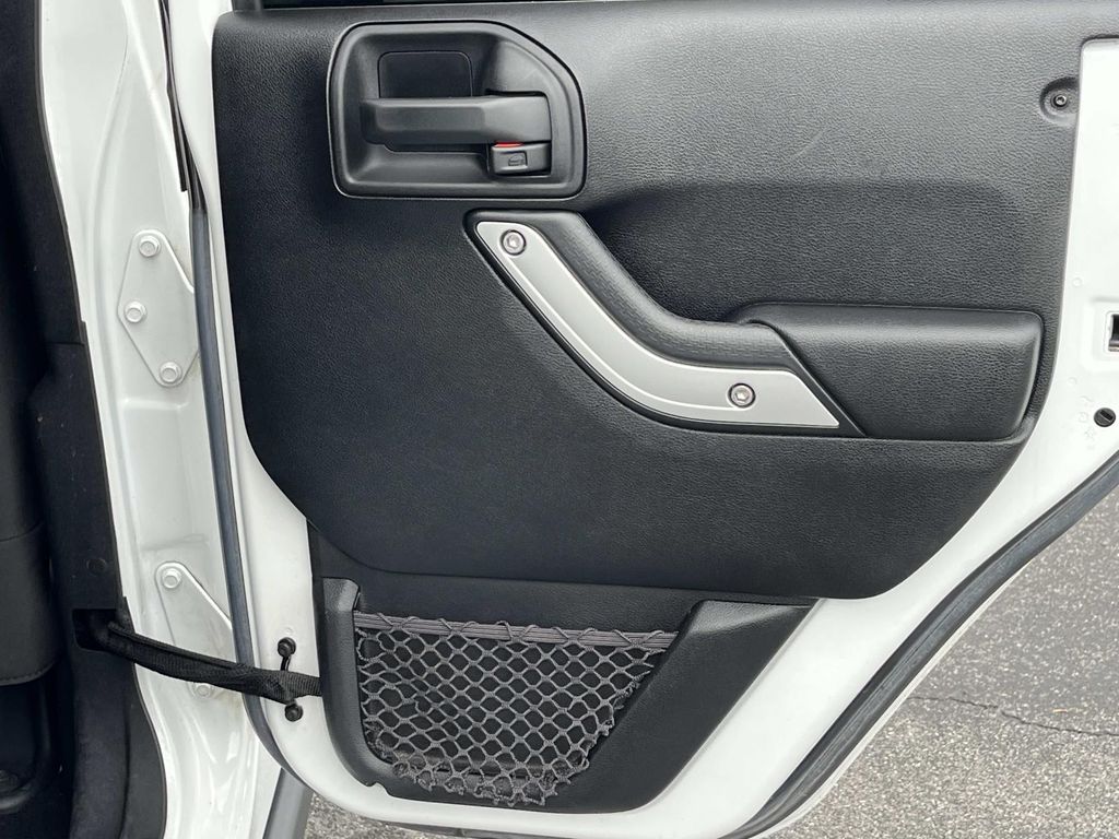 2016 Jeep Wrangler Unlimited Sahara - Photo 21