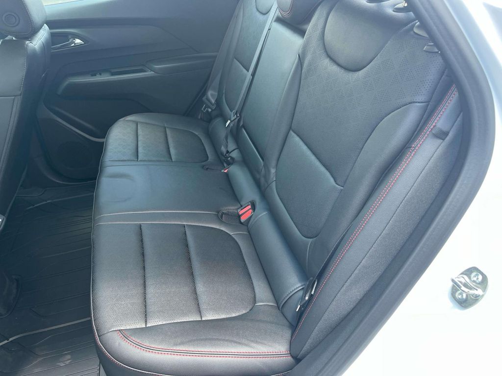 2027 Chevrolet Bolt RS - Photo 18