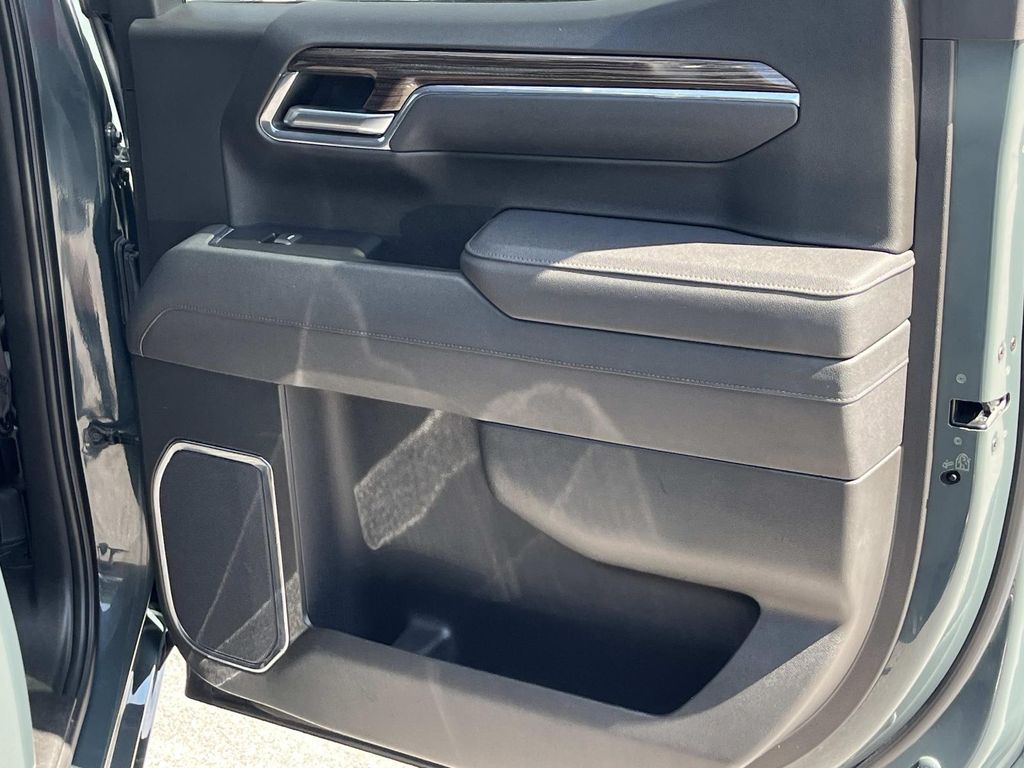2025 Chevrolet Silverado 1500 LT - Photo 19