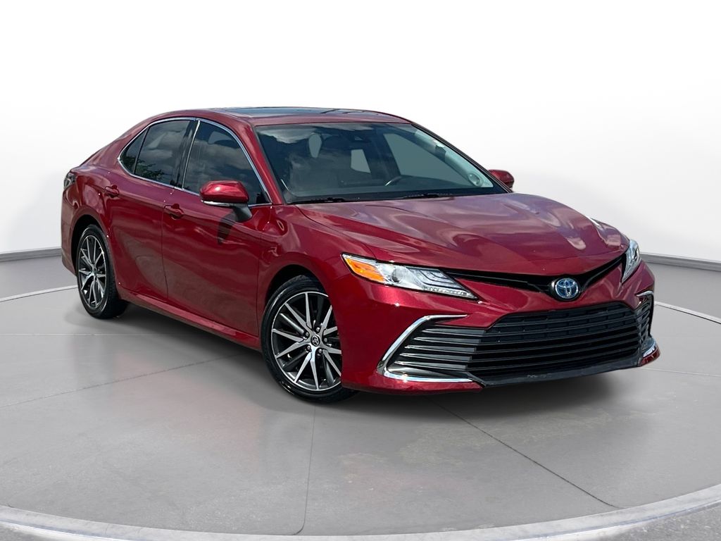 Used 2022 Toyota Camry Hybrid XLE