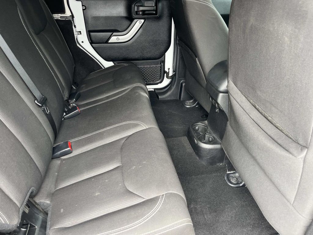 2016 Jeep Wrangler Unlimited Sahara - Photo 22