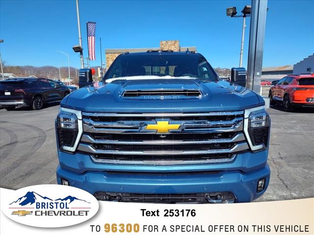 2025 Chevrolet Silverado 2500HD High Country photo 2