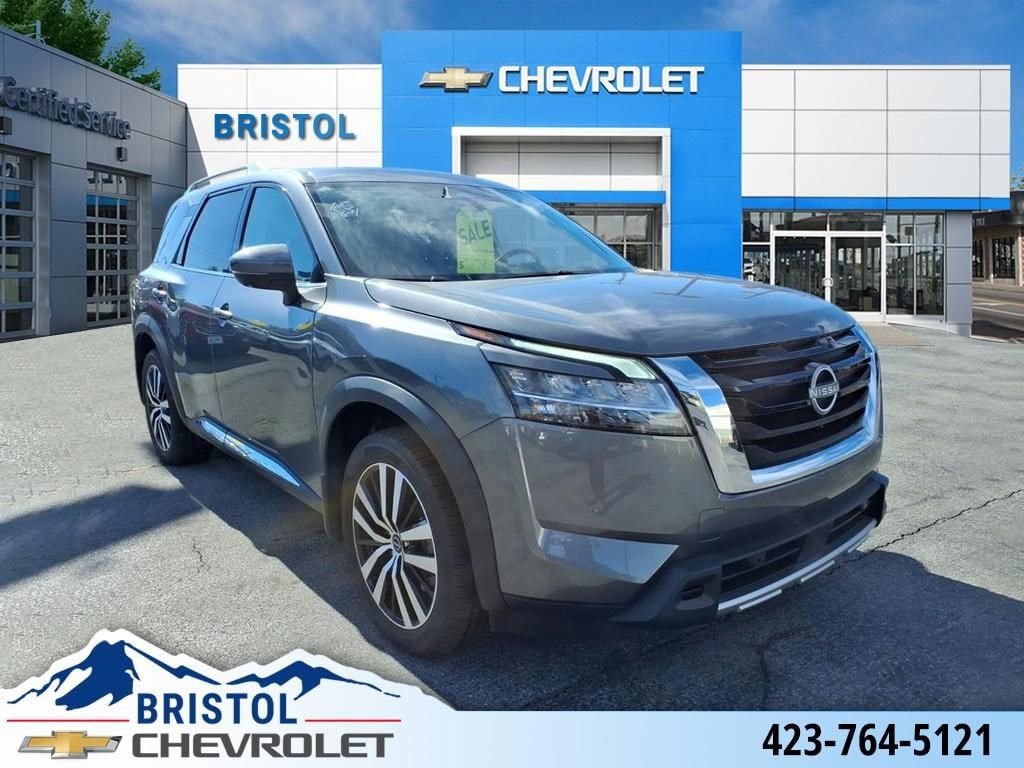Used 2024 Nissan Pathfinder Platinum SUV