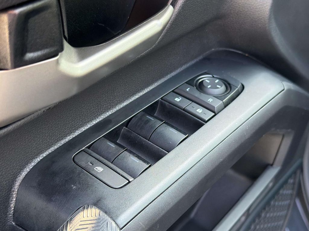 2024 Toyota Tacoma SR5 - Photo 29