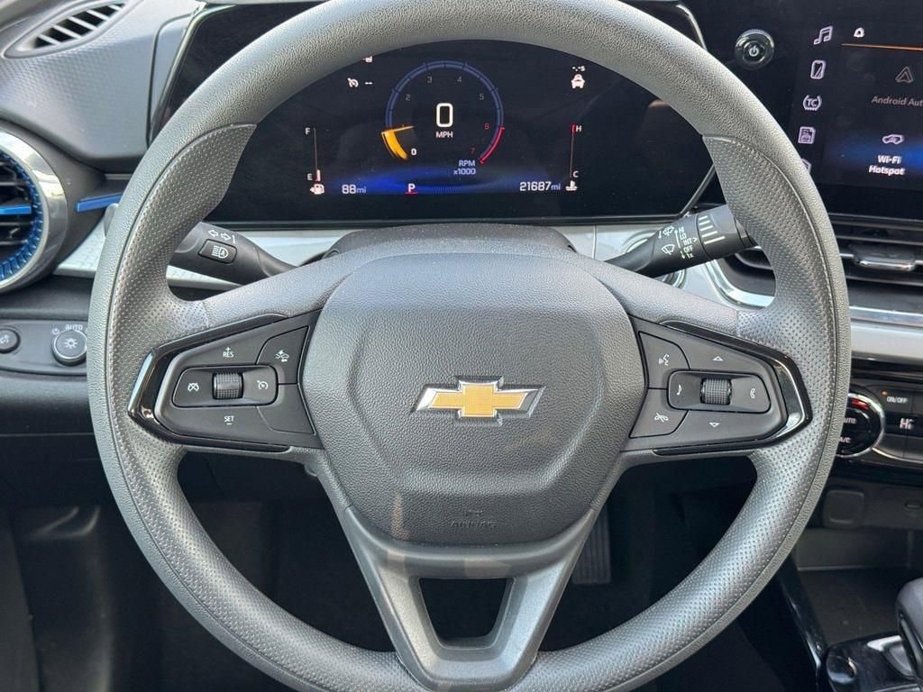 2025 Chevrolet Trax LT - Photo 17