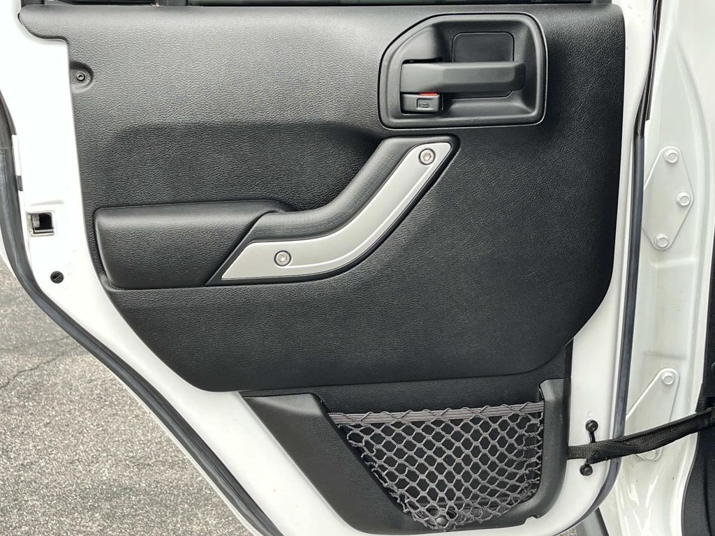 2016 Jeep Wrangler Unlimited Sahara - Photo 18