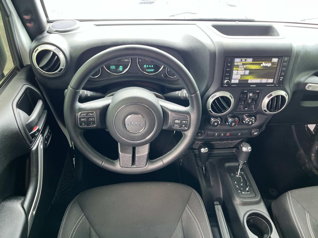 2016 Jeep Wrangler Unlimited Sahara - Photo 13