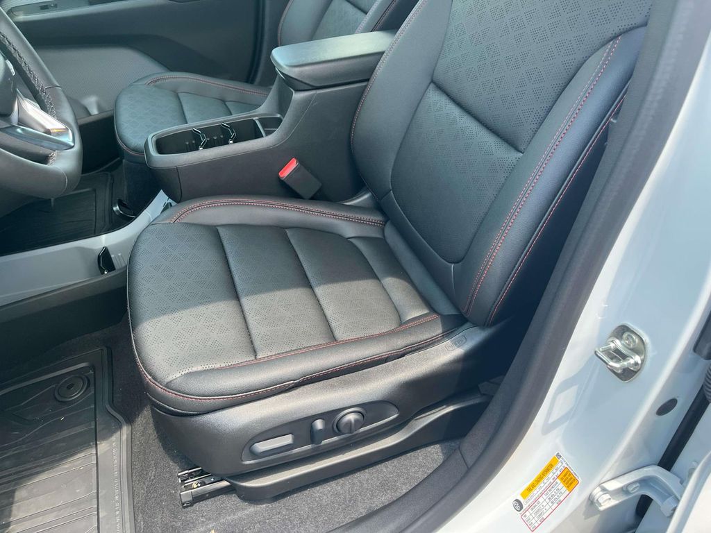 2027 Chevrolet Bolt RS - Photo 22