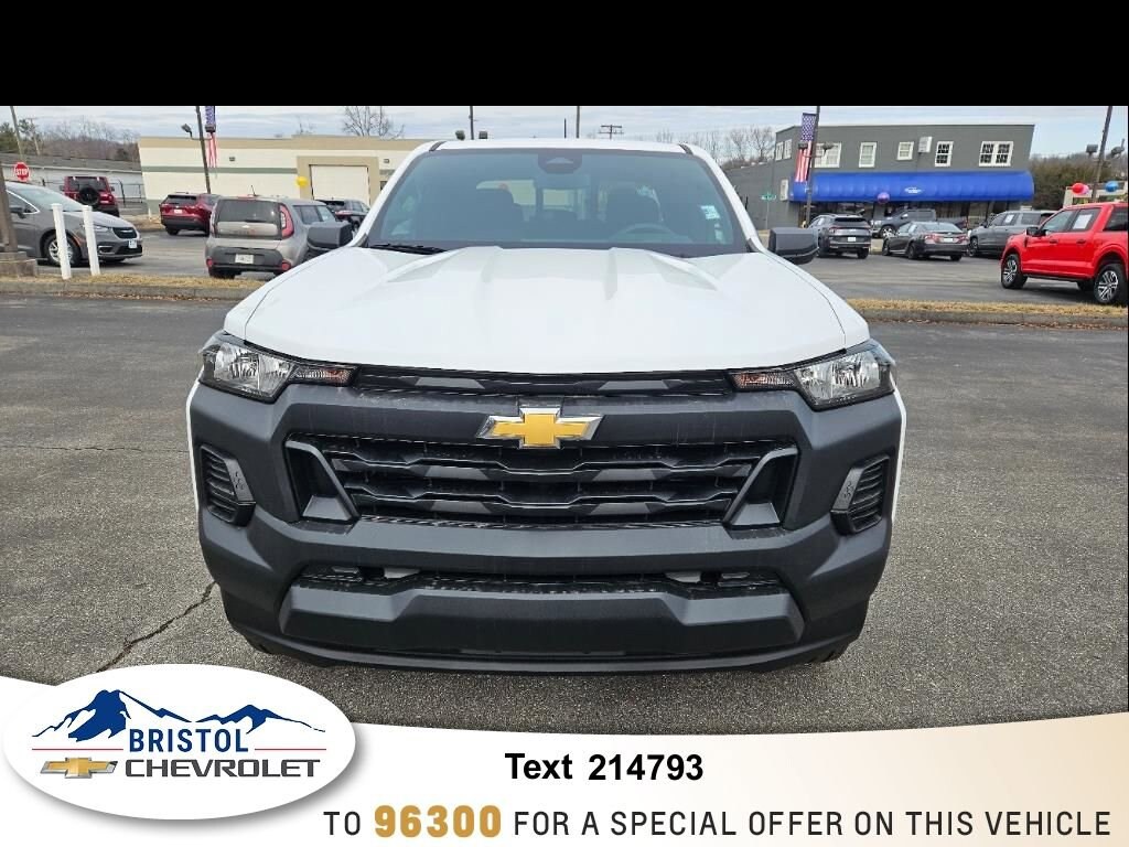 2025 Chevrolet Colorado LT photo 2