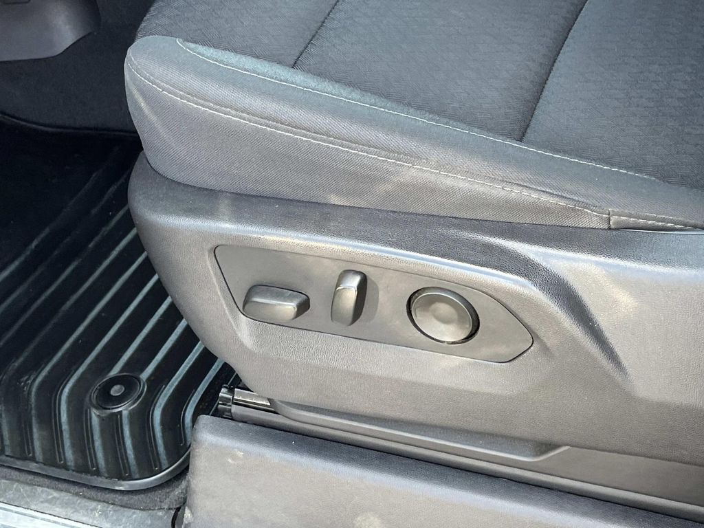 2025 Chevrolet Silverado 1500 LT - Photo 27