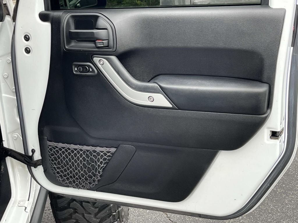 2016 Jeep Wrangler Unlimited Sahara - Photo 23