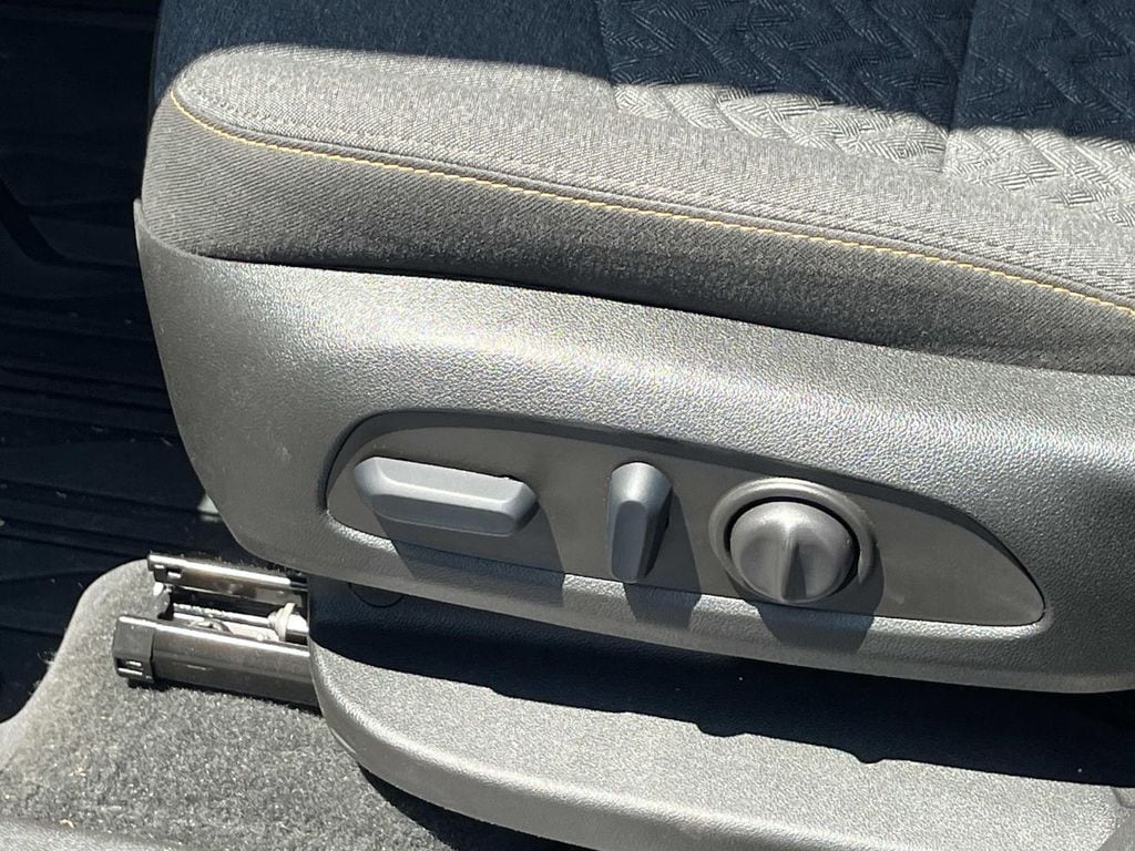 2023 Chevrolet Equinox LT - Photo 28