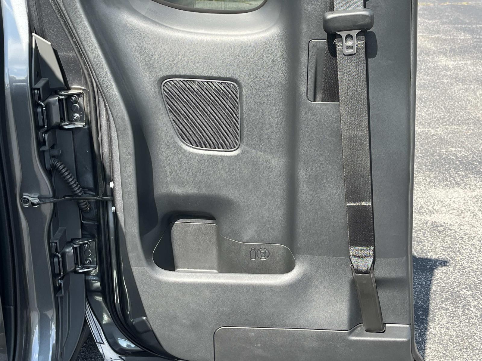 2025 Nissan Frontier SV - Photo 18