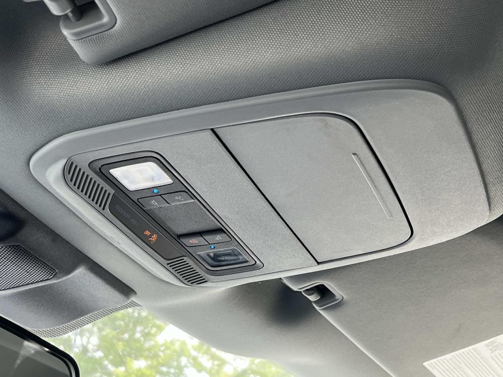 2025 Ford F-150 XLT - Photo 32