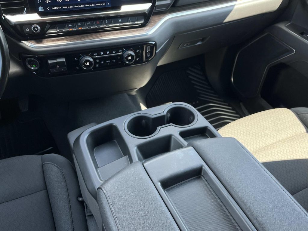 2025 Chevrolet Silverado 1500 LT - Photo 15