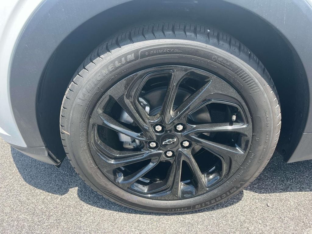 2027 Chevrolet Bolt RS - Photo 10