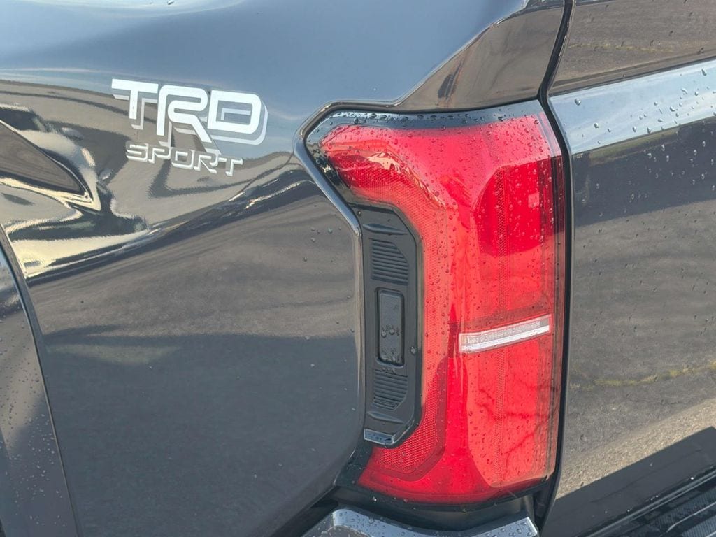 2024 Toyota Tacoma SR5 - Photo 11