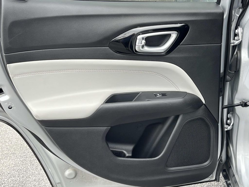 2025 Jeep Compass Limited - Photo 17