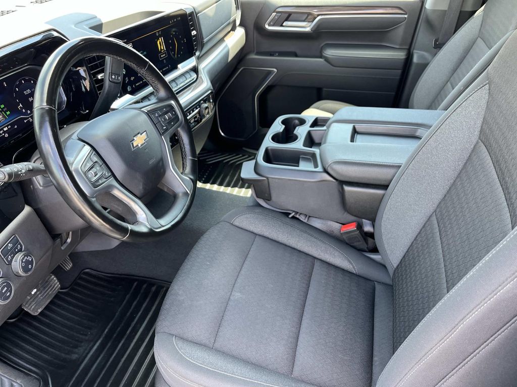 2025 Chevrolet Silverado 1500 LT - Photo 25