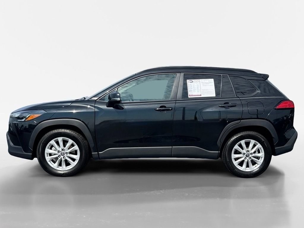 2023 Toyota Corolla Cross LE's photo