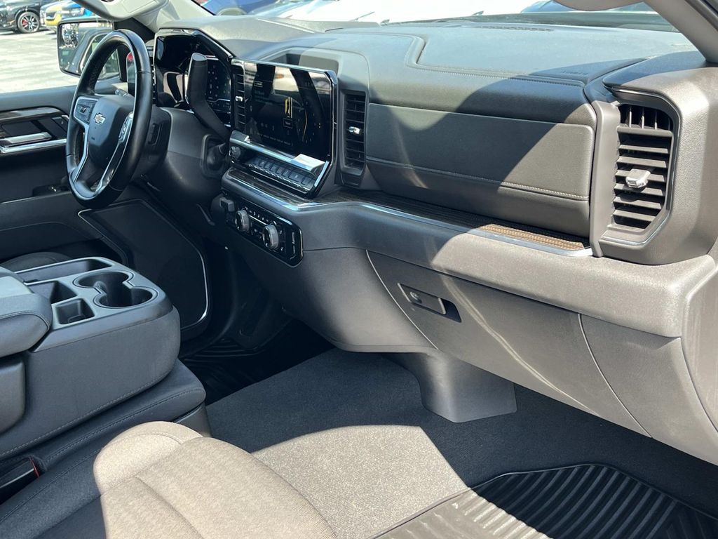2025 Chevrolet Silverado 1500 LT - Photo 23