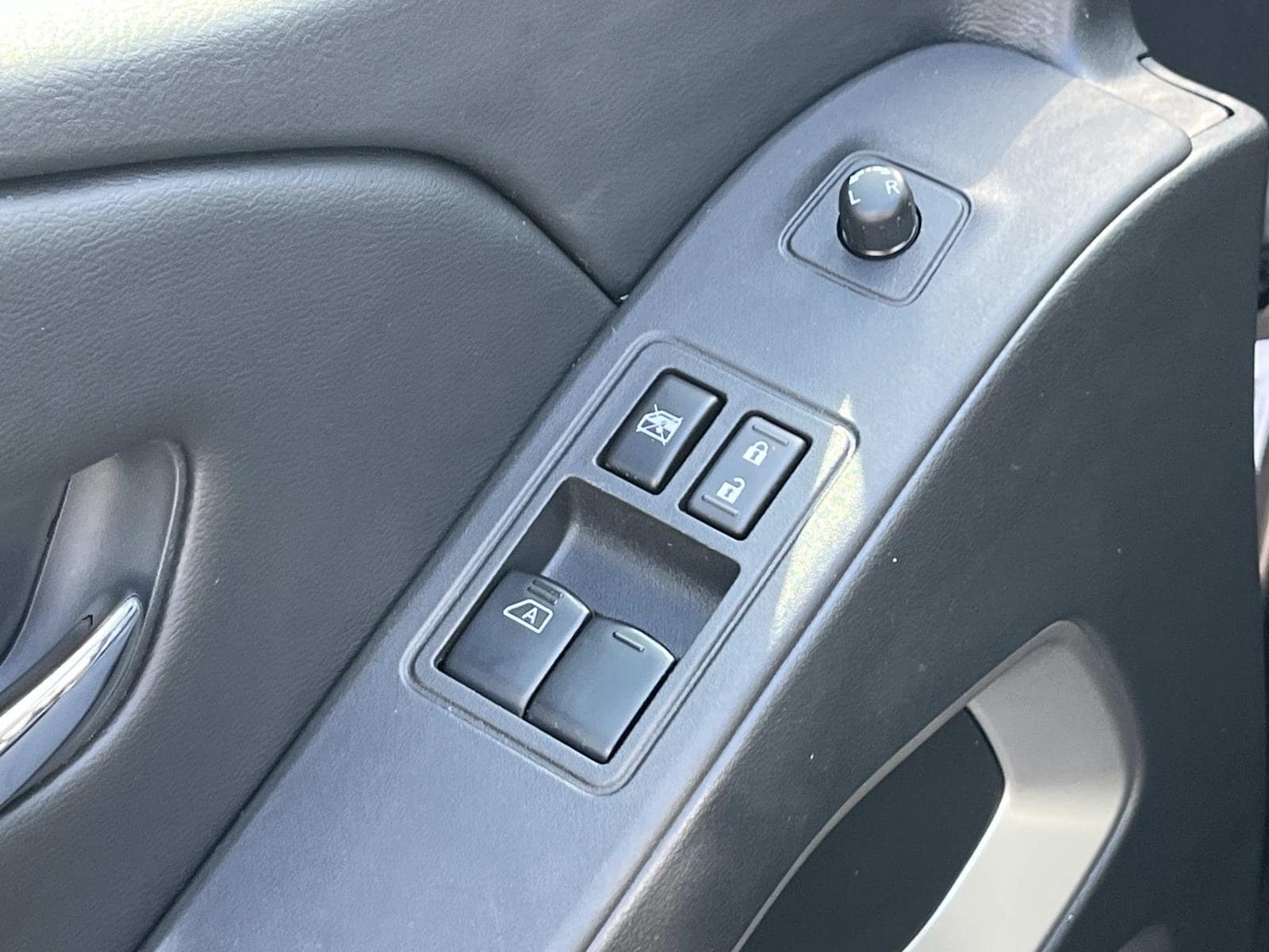 2025 Nissan Frontier SV - Photo 27