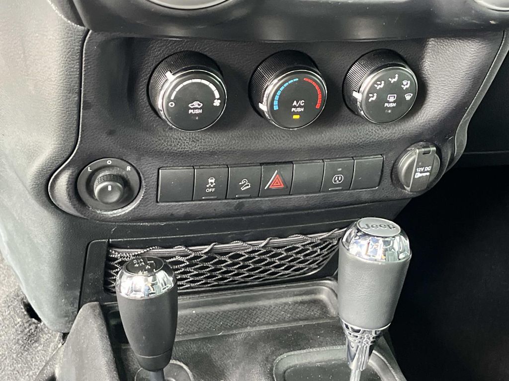 2016 Jeep Wrangler Unlimited Sahara - Photo 30