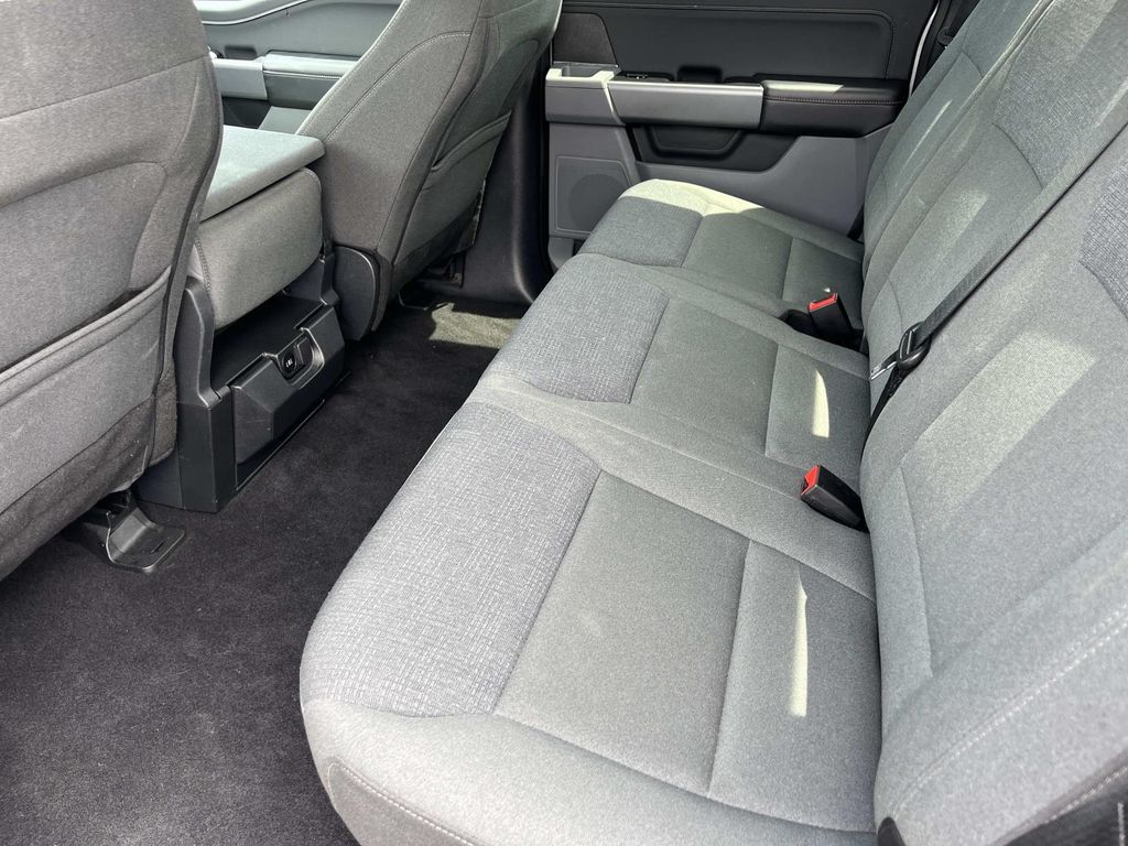 2025 Ford F-150 XLT - Photo 18