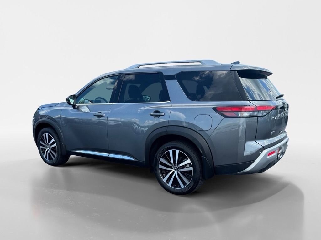 Used 2024 Nissan Pathfinder Platinum SUV