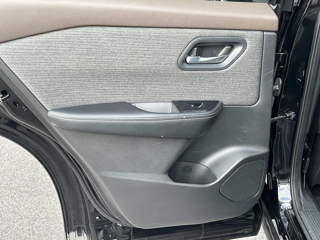 2022 Nissan Rogue SV - Photo 17