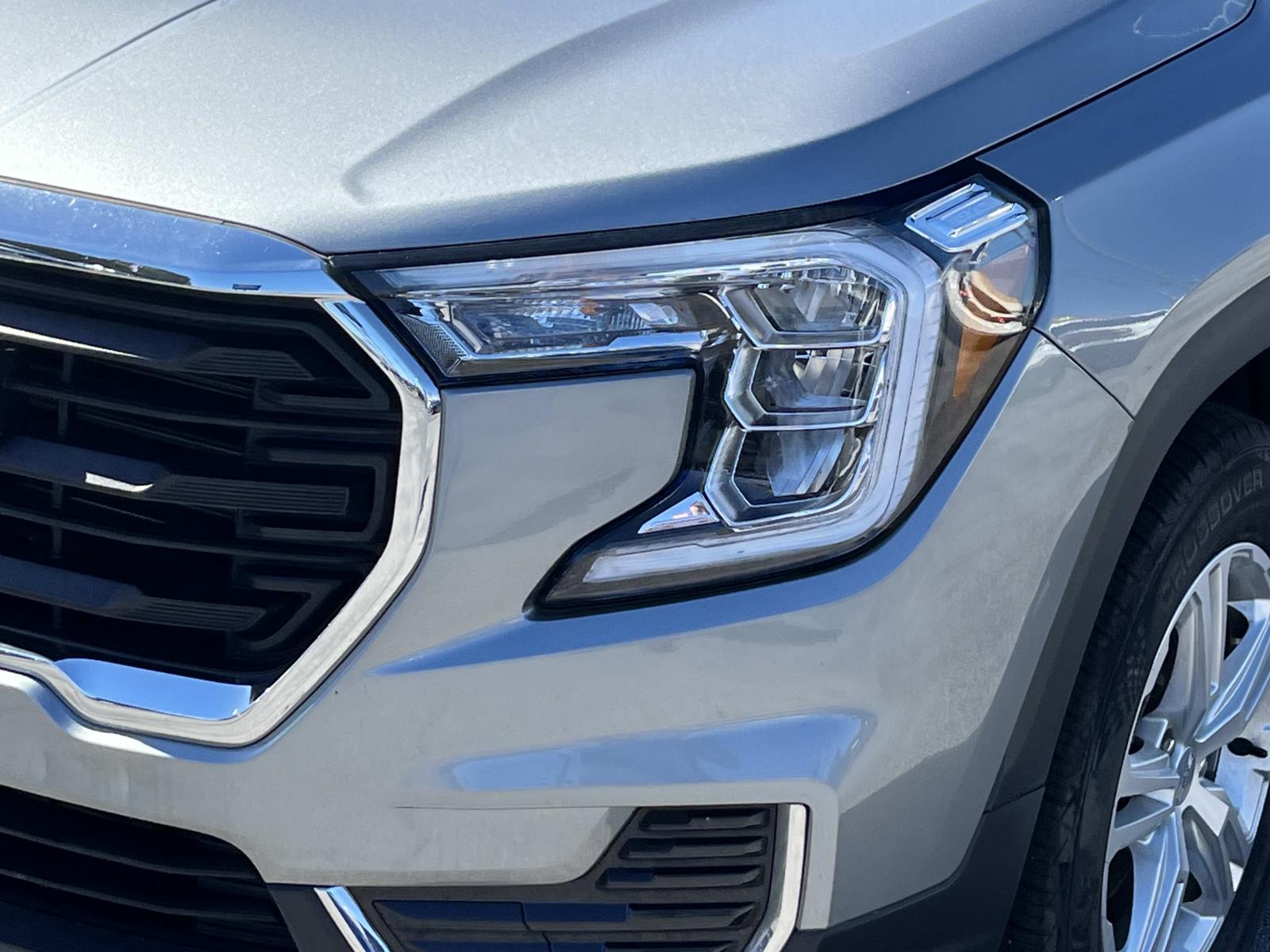 2024 GMC Terrain SLE - Photo 11