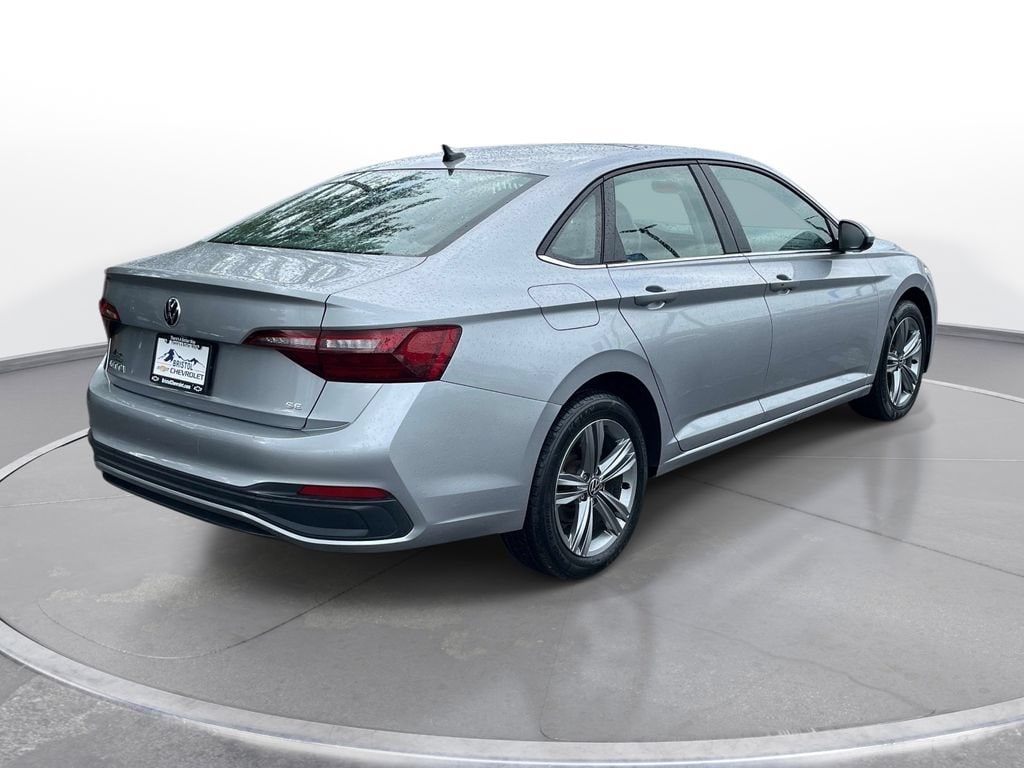 Used 2024 Volkswagen Jetta SE Sedan