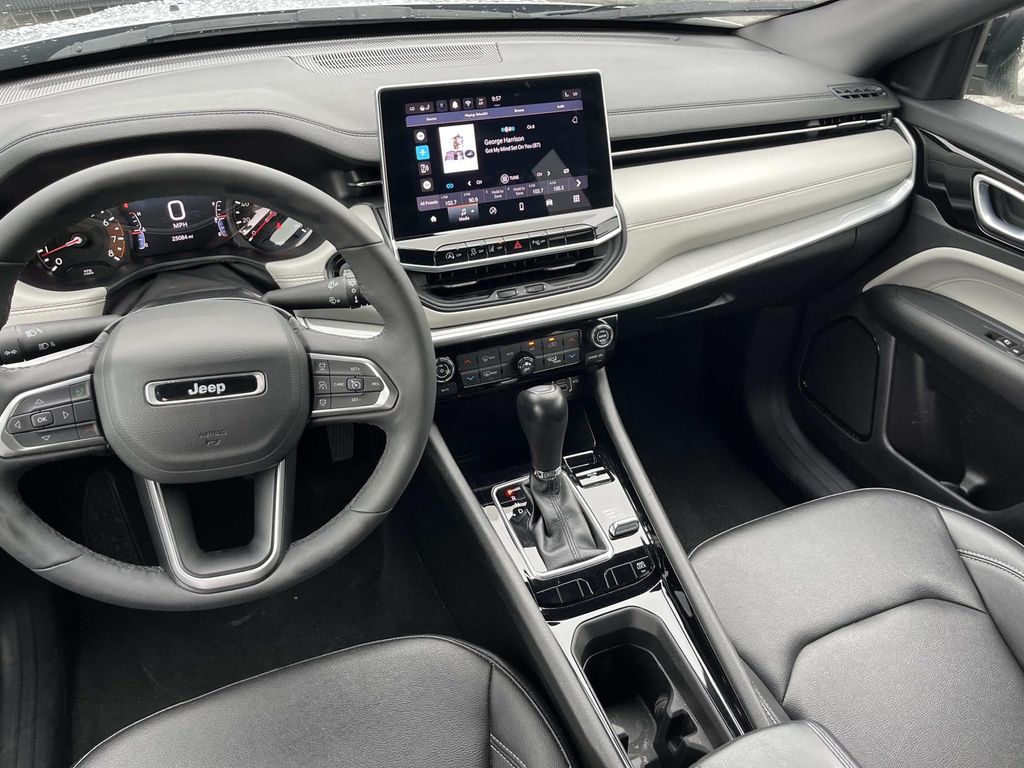 2025 Jeep Compass Limited - Photo 14