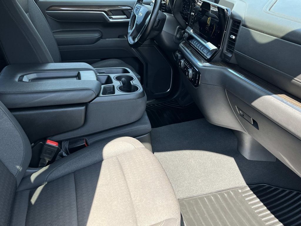 2025 Chevrolet Silverado 1500 LT - Photo 22