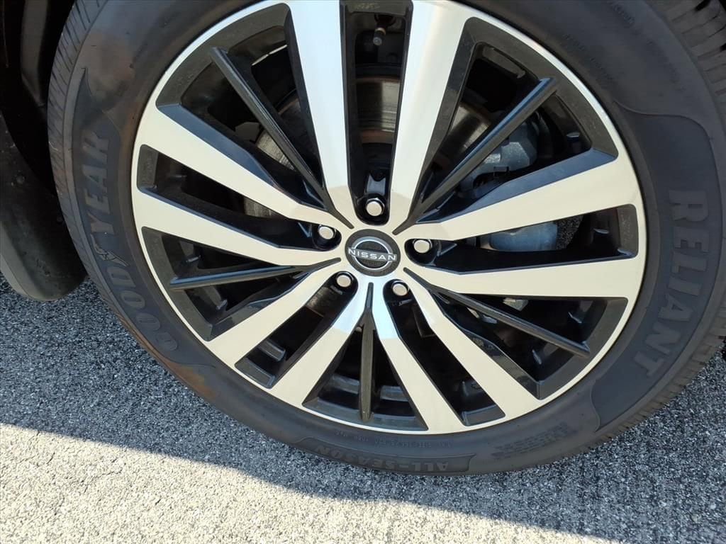 Used 2024 Nissan Pathfinder Platinum SUV