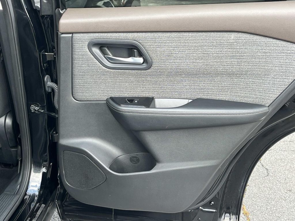 2022 Nissan Rogue SV - Photo 19