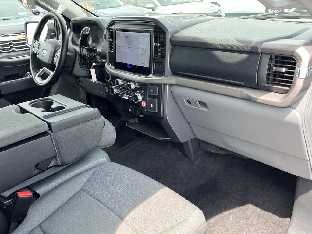 2025 Ford F-150 XLT - Photo 23