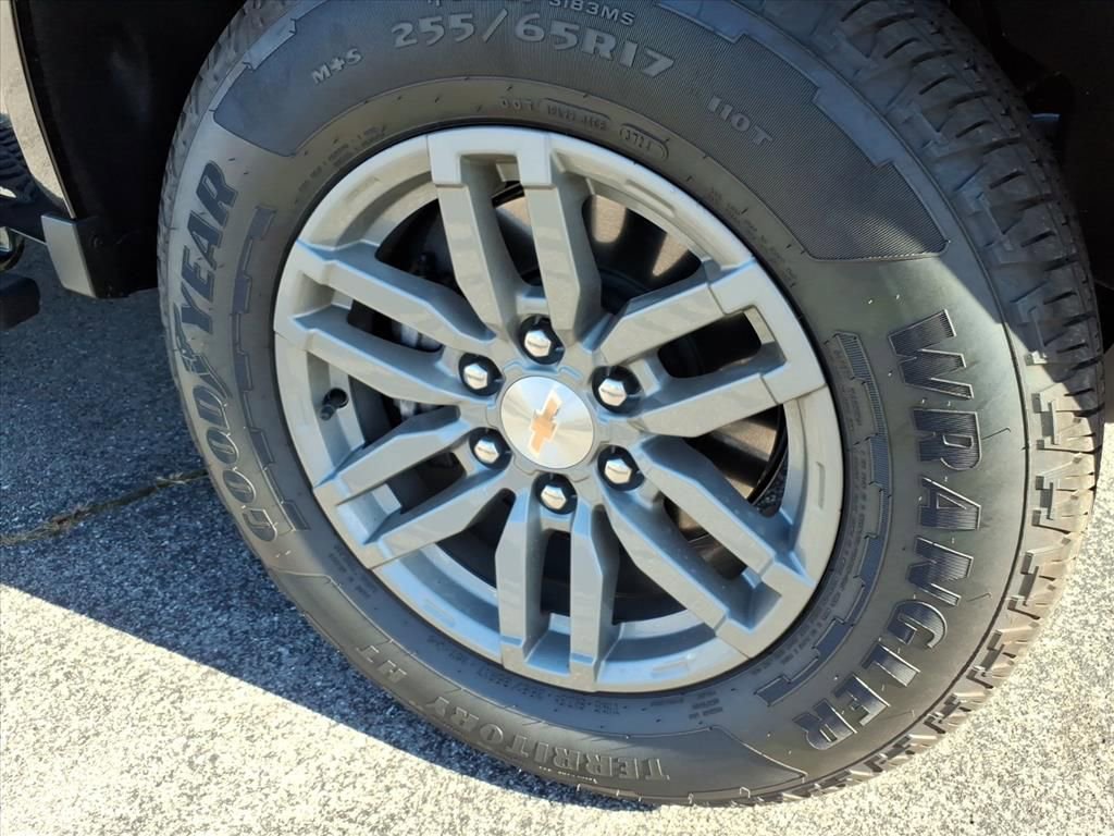 2024 Chevrolet Colorado LT photo 3