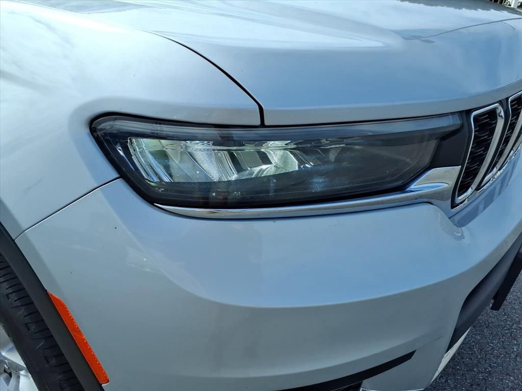 2023 Jeep Grand Cherokee Laredo photo 2