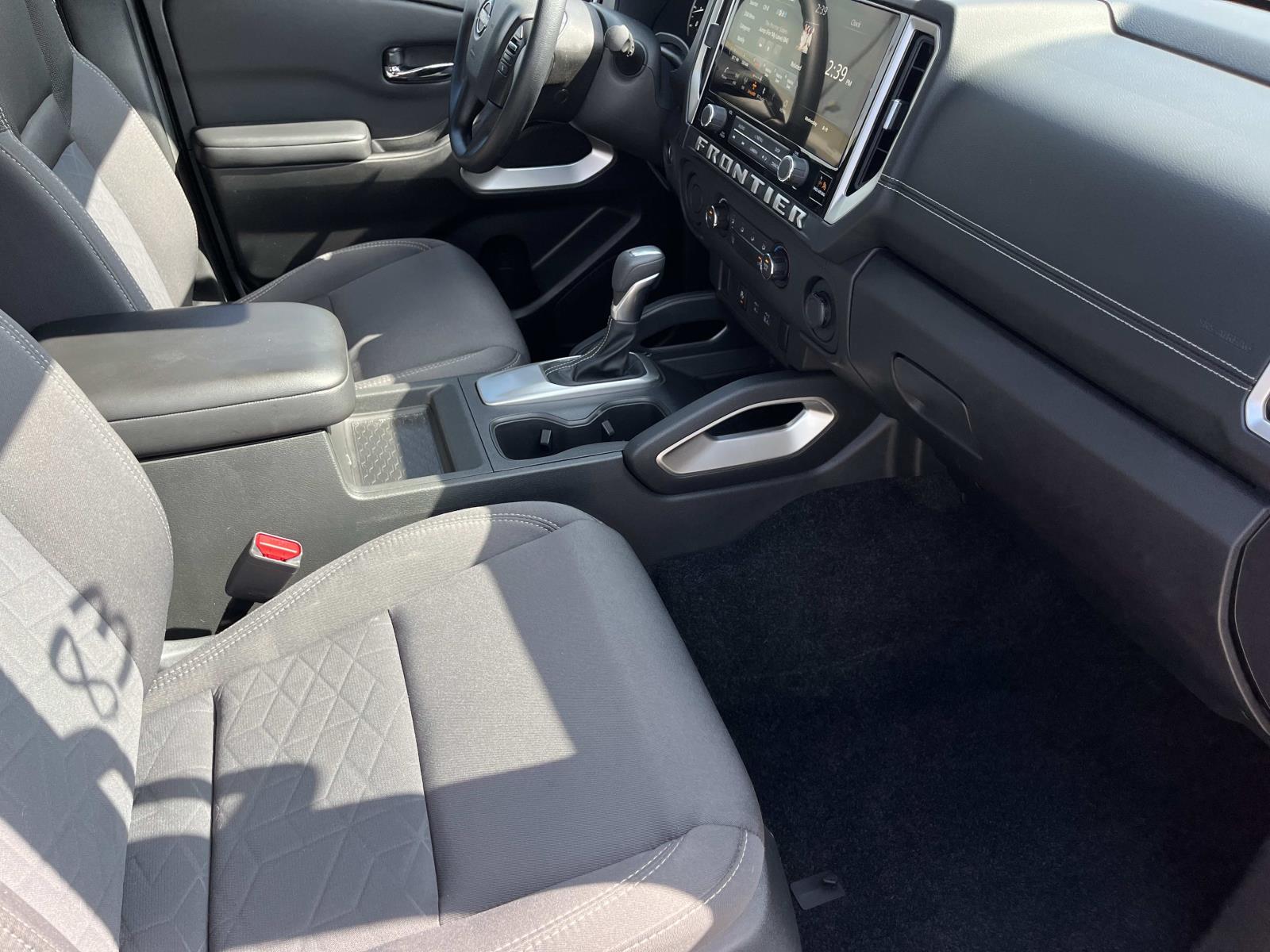 2025 Nissan Frontier SV - Photo 23
