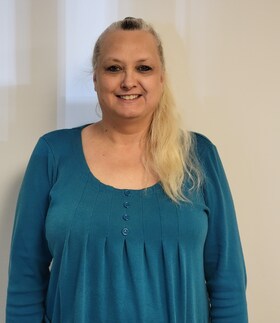 Staff member Emma White from ID_089e77cd5862