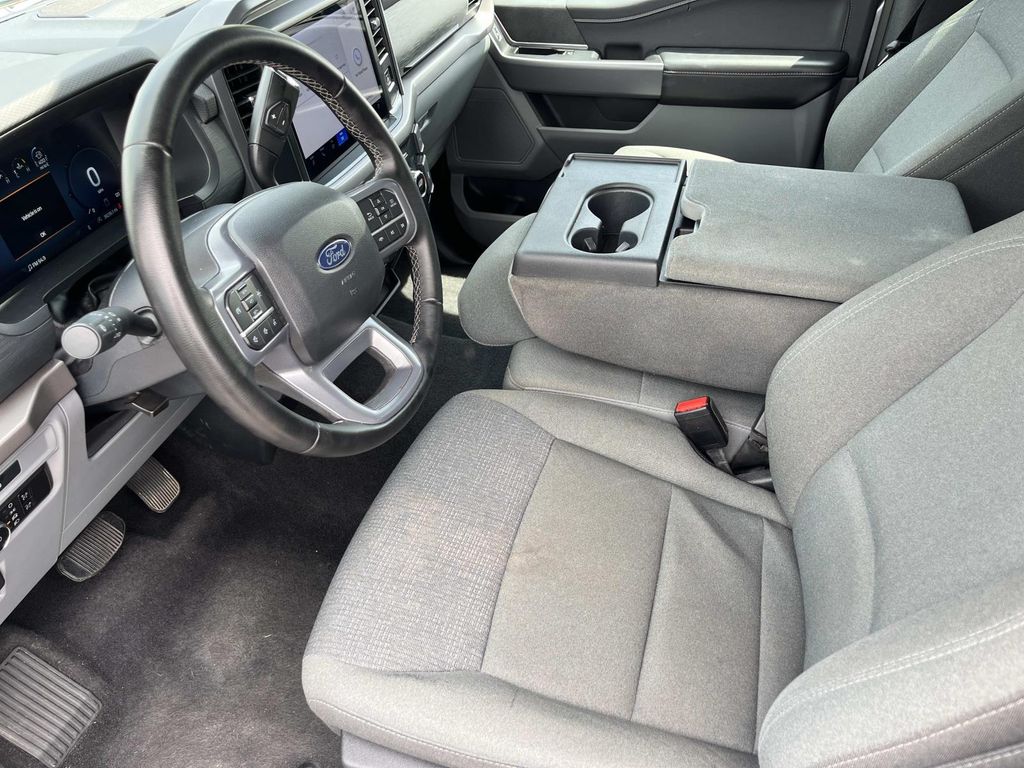 2025 Ford F-150 XLT - Photo 25