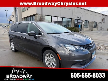 2023 Chrysler Voyager LX Minivan/Van