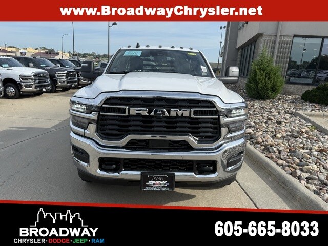 2025 Ram 3500 Tradesman photo 2
